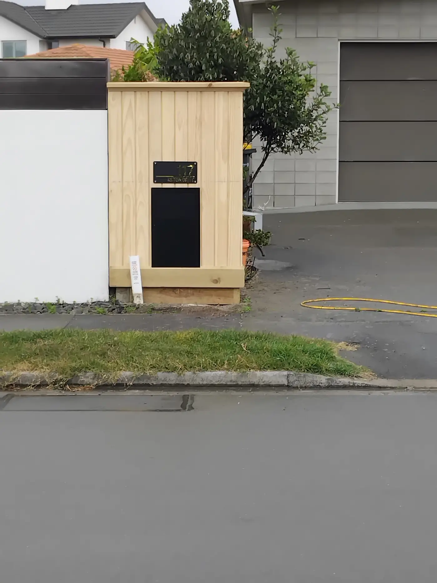 Dressed timber entry pillar with an integrated letterbox