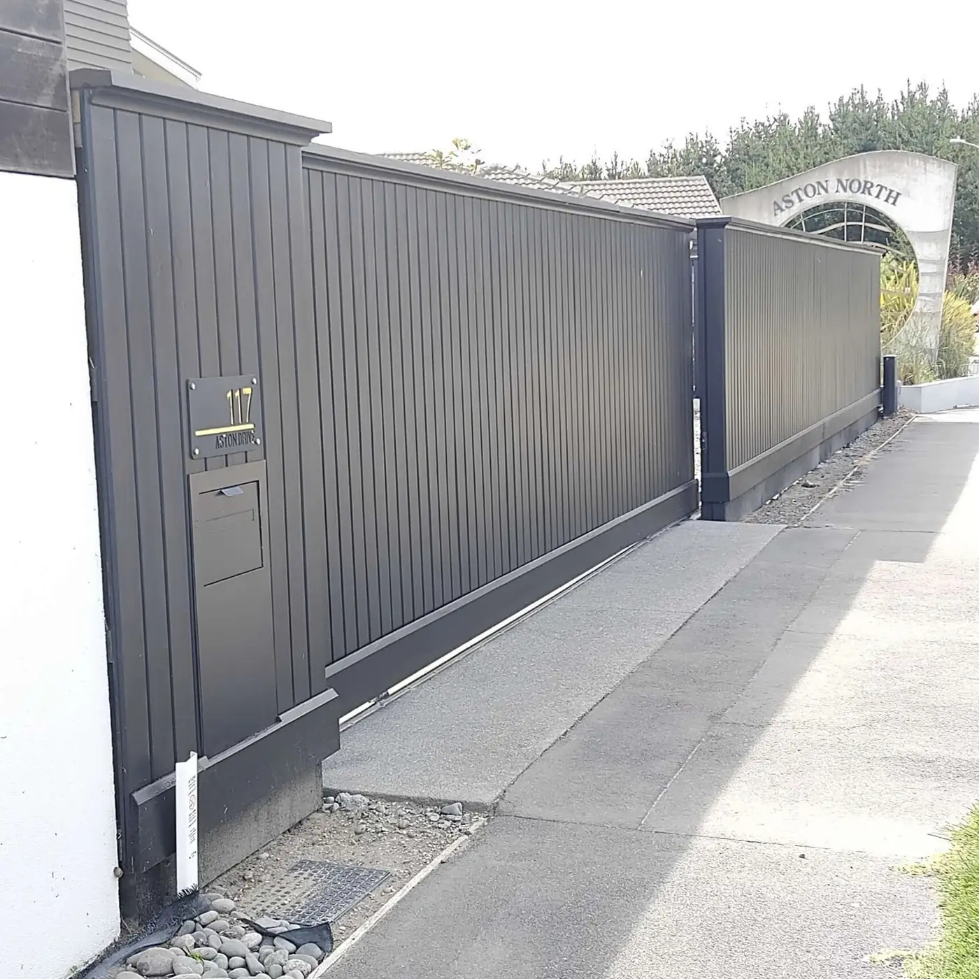Shiplapped paling fence detail