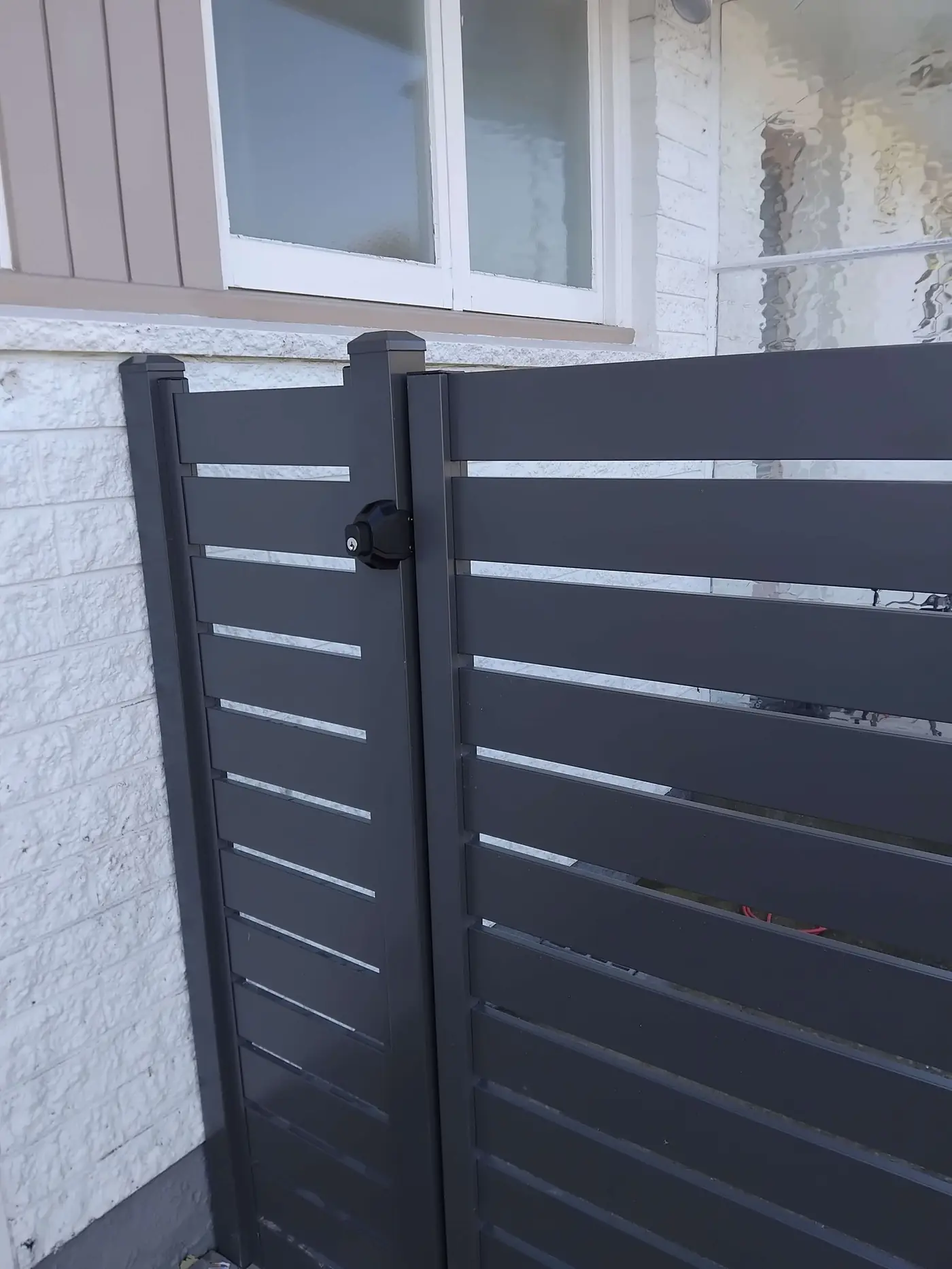 Modern aluminium horizontal slat fence and gate, Bryndwr, Christchurch